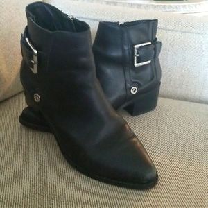 WISHBONE Collection  ankle boots Black leather size 7M